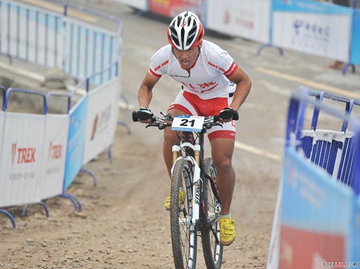 山东自行车队选手马斌在2013年全国 山地车锦标赛中骑乘完美体育 PARDUS自行车勇夺冠军